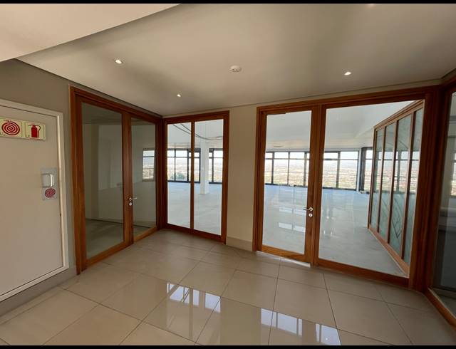 734M² OFFICE TO LET IN PLATTEKLOOF